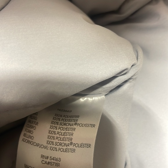 Long winter coat. Light grey with hood - Picture 5 of 5